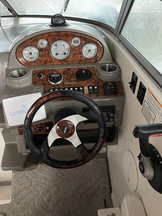 Катер Rinker 270