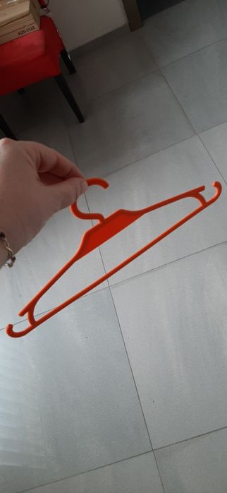 Wieszaki dziecięce 25 sztuk 31,5 cm pomarańczowe