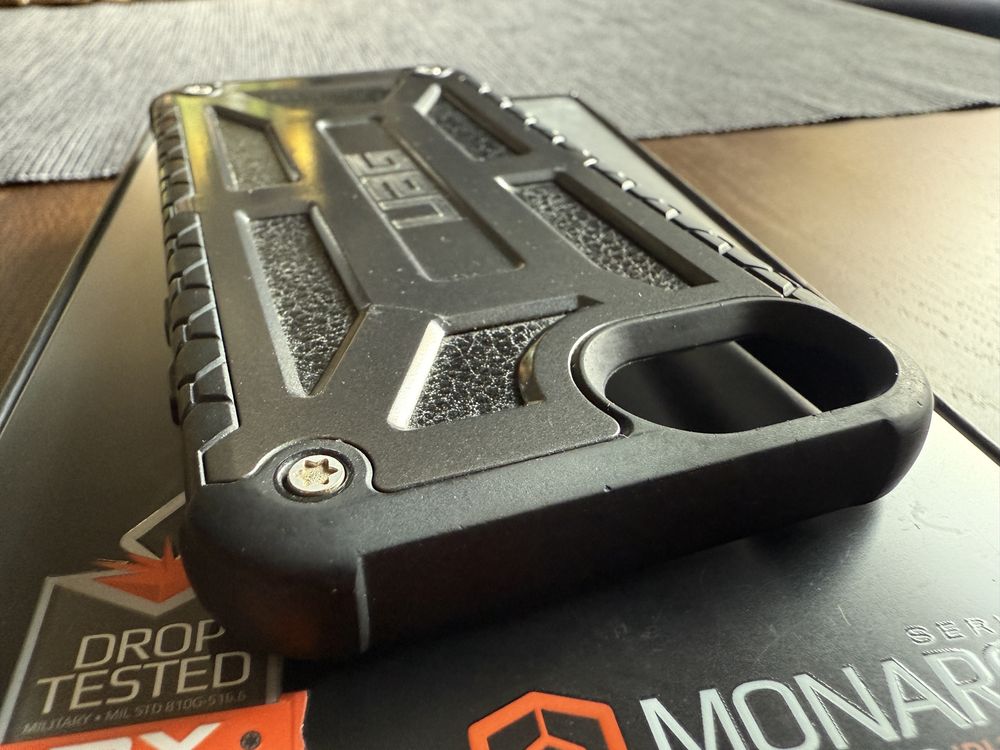 Etui UAG Monarch, iphone 6, 6s, 7, SE.