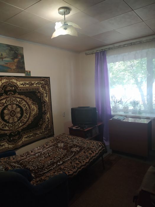 Продається  квартира трьох кімнатна