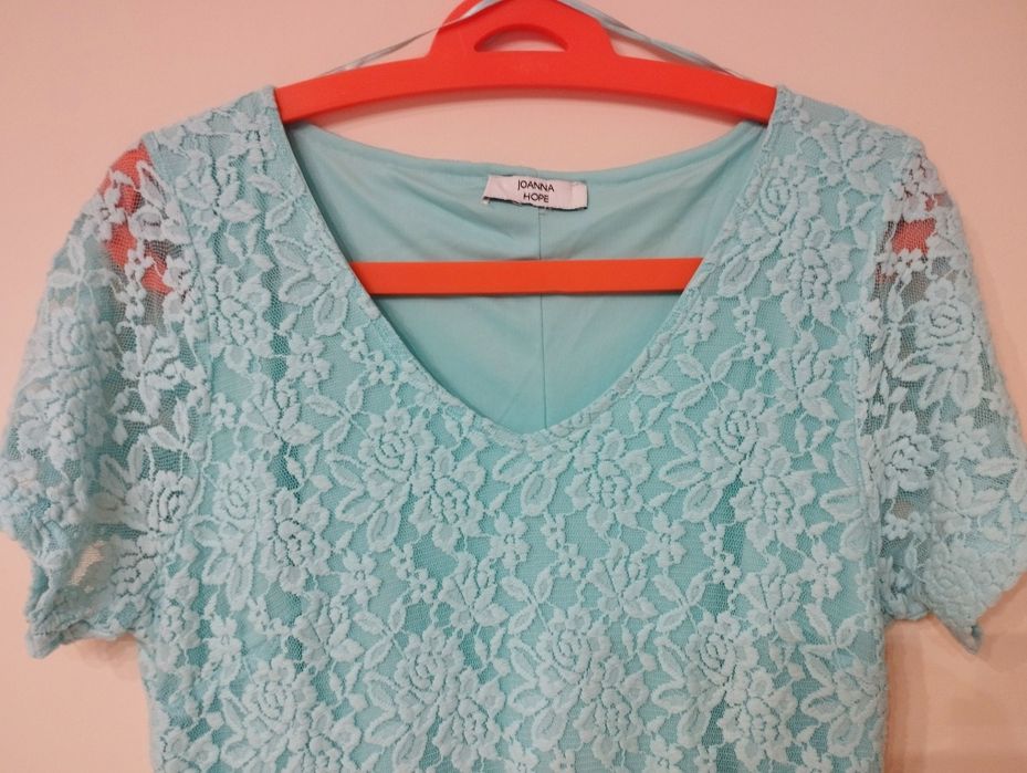 Miętowa koronkowa wizytowa sukienka Joanna Hope