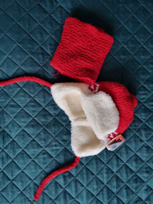 Czapka dziecięca na wiązanie i szalik nowy komplet