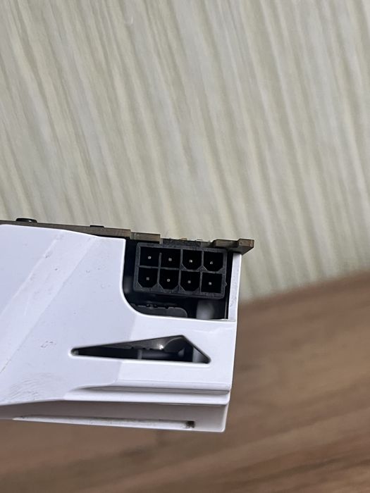 Asus GTX1070 8gb White потужна ігрова відеокарта