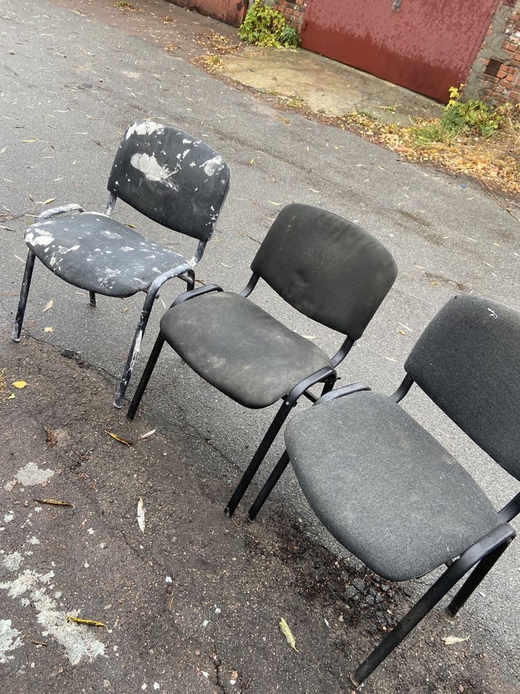 Продам стільці для ремонту.