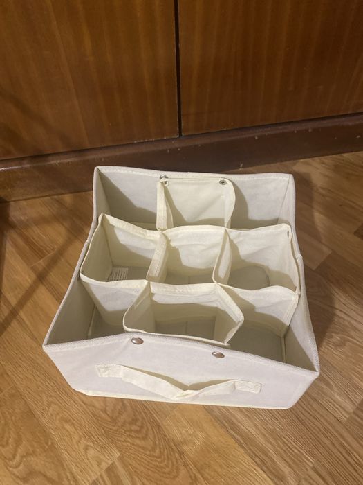 Conjunto de 8 assessorios de arrumação.