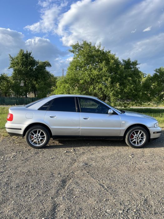 Автомобіль Audi A4B5.