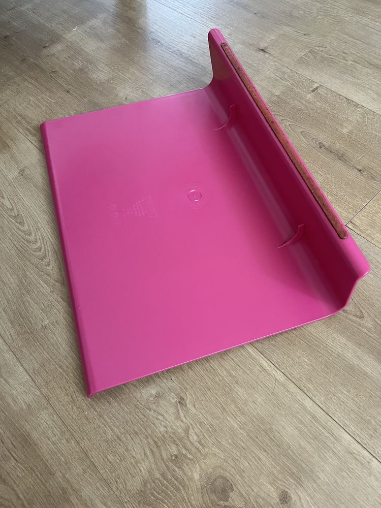 Suporte cor-de-rosa para computador IKEA