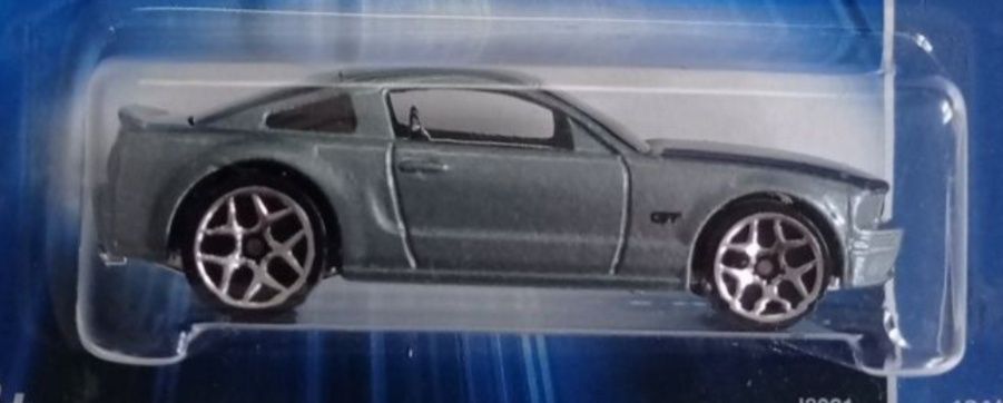 Hot Wheels 2005 Ford Mustang GT