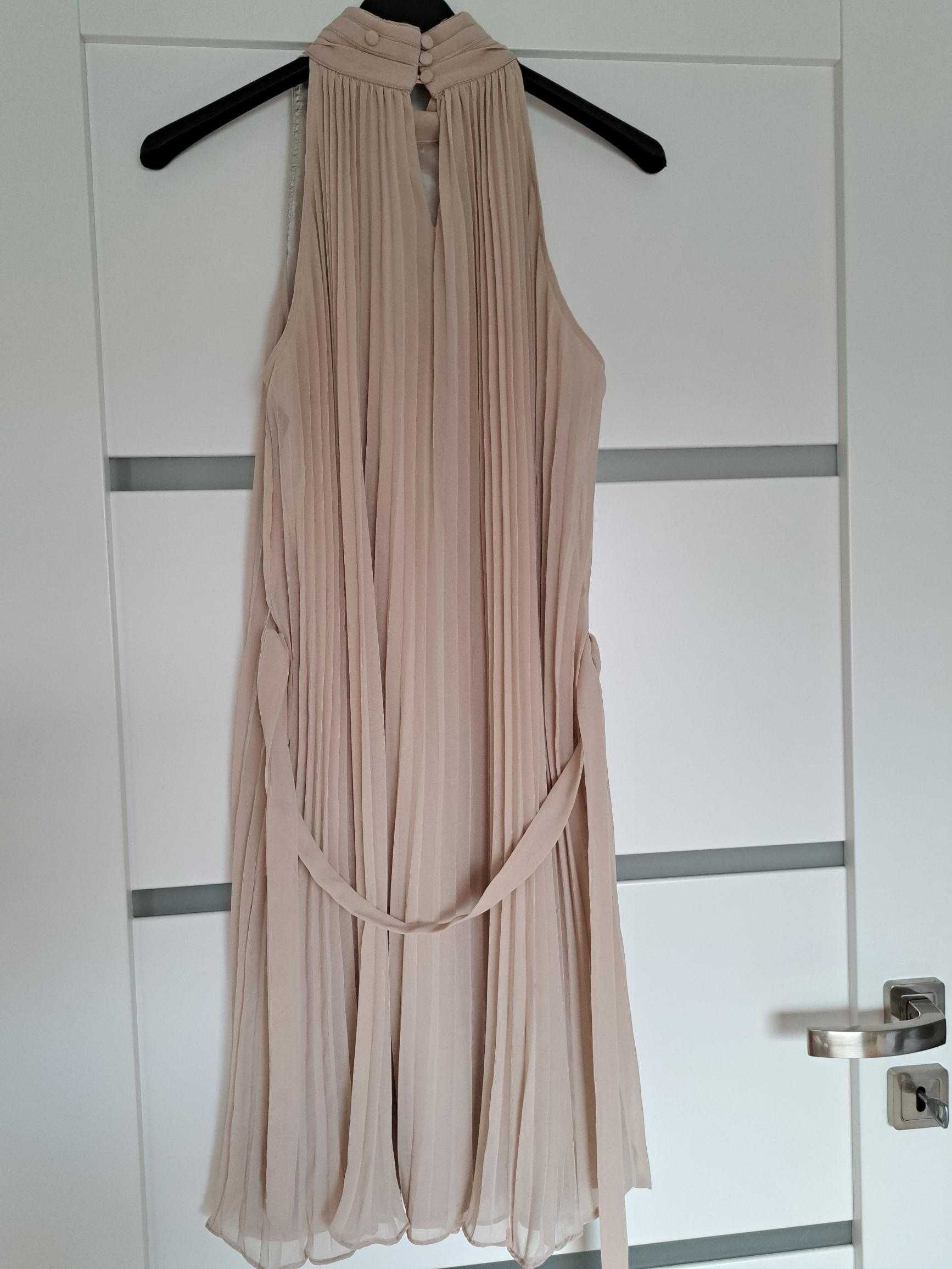 Elegancka sukienka midi z dekoltem typu halter