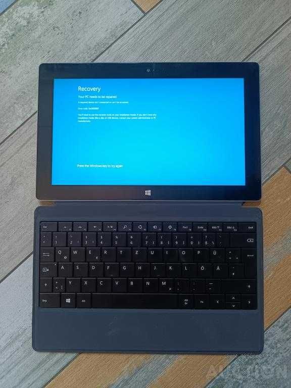 Планшет трансформер Microsoft Surface 32 ГБ A1572