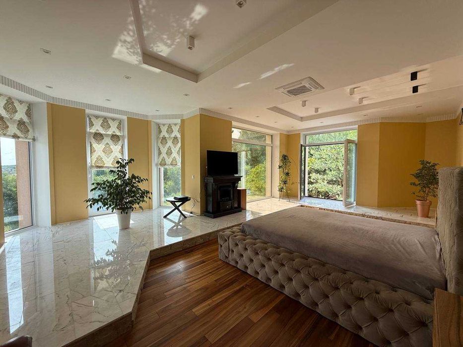 Продаж окремостосячого будинку у Малехові