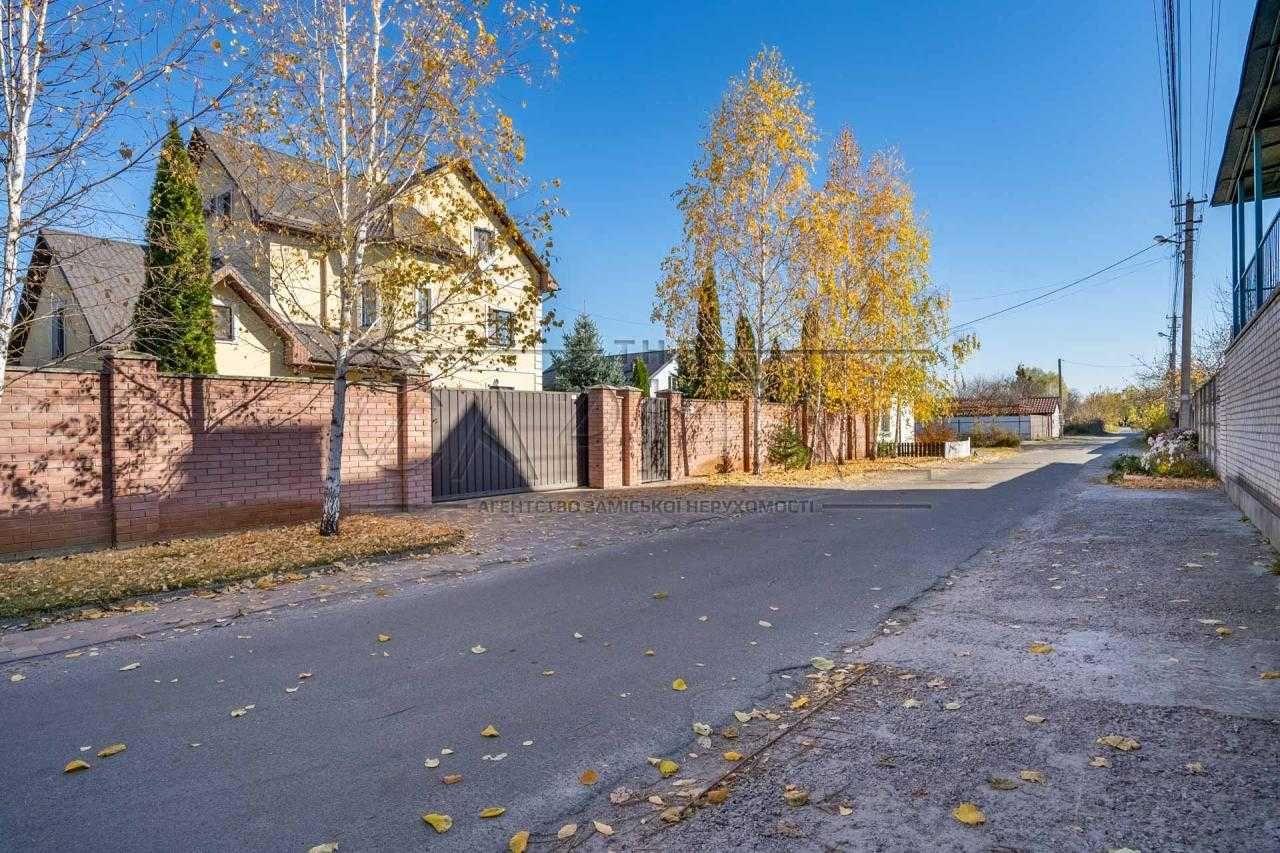 Продажа дома с бассейном, с. Мархалевка, Васильковский р-н