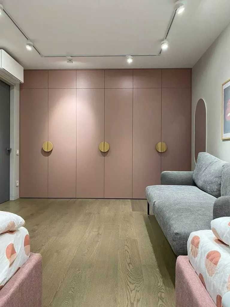 Продам 3-комнатную квартиру в ЖК Атлант, пр. Поля (низ)