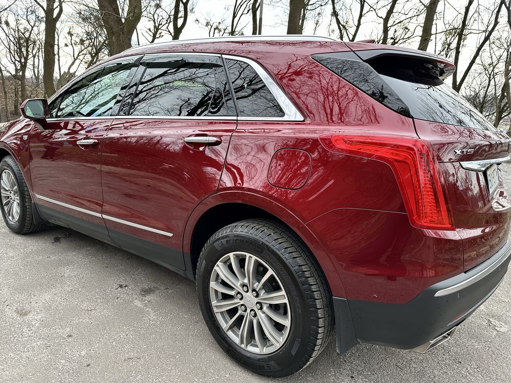 Кросовер Cadillac XT5  AWD преміум авто