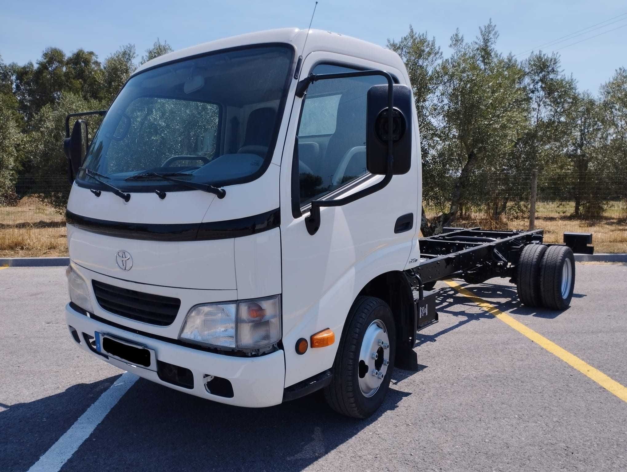 Toyota Dyna M 35-33 chassi motor 3.0 ano 2006