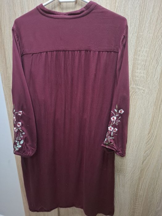 Sukienka bordowa z reserved