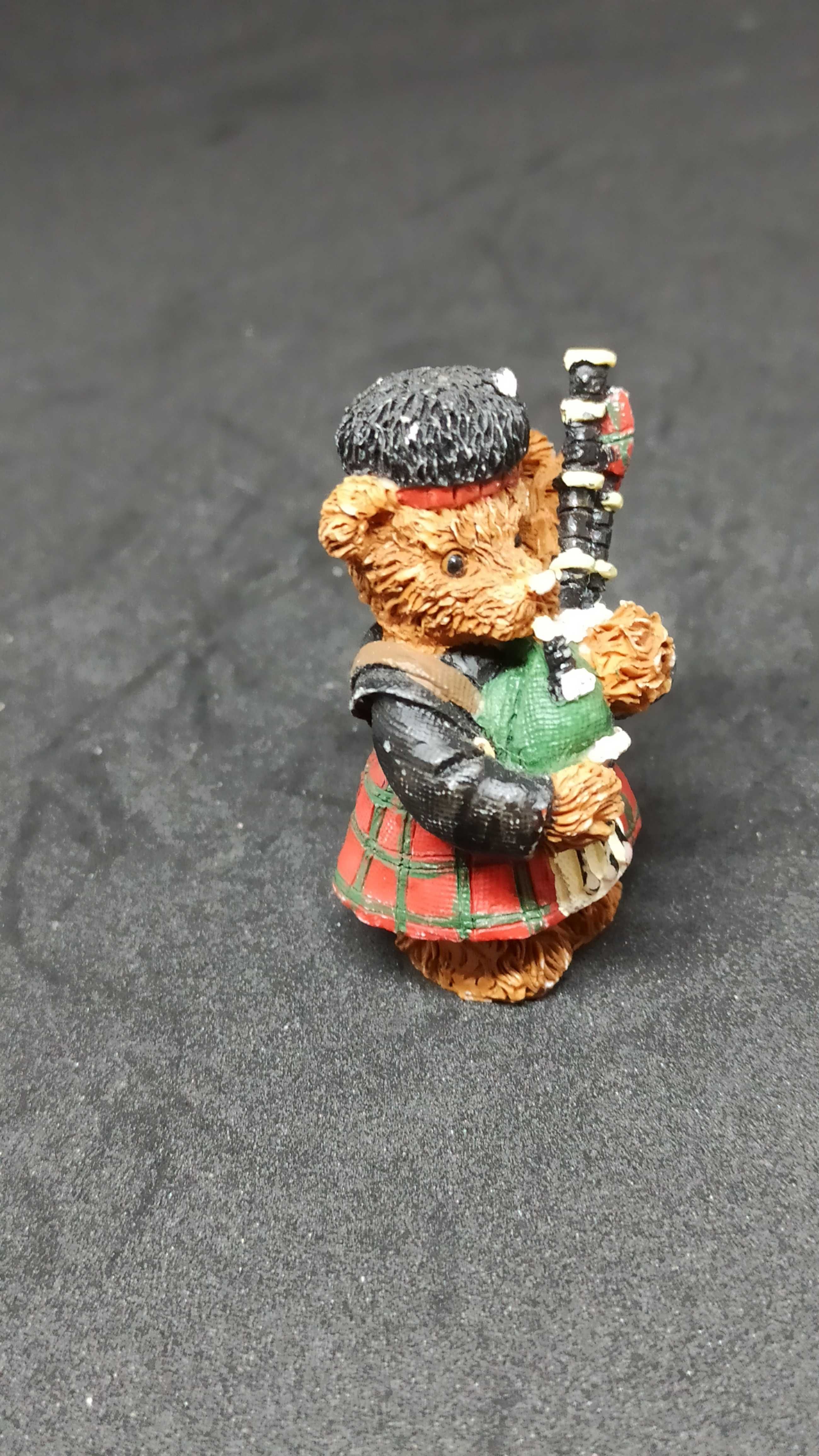 Мини статуэтка Мишка - Шотландец, с волынкой.