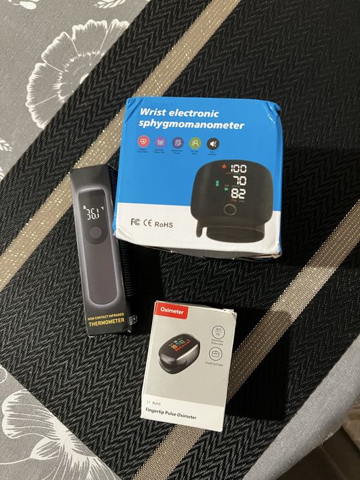 Тонометр автоматичний ; термометр безконтактний; пульсоксиметр. Лот.