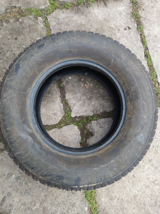 Продається чотири шини фірми Ласса.225-70-R 15