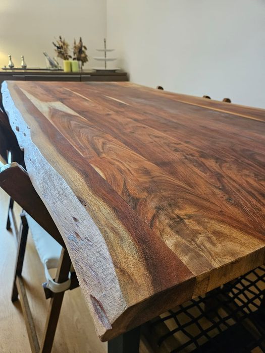 Mesa de jantar retangular em madeira de acácia Sami e pés ferro preto