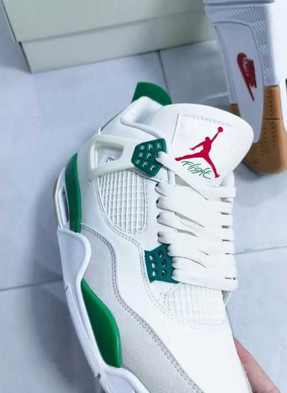 Jordan4Retro SB Pine Green R.42