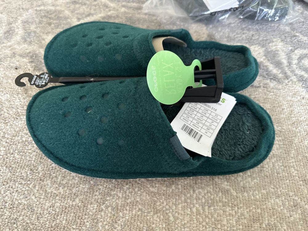 Продам домашні капці (тапки) Crocs