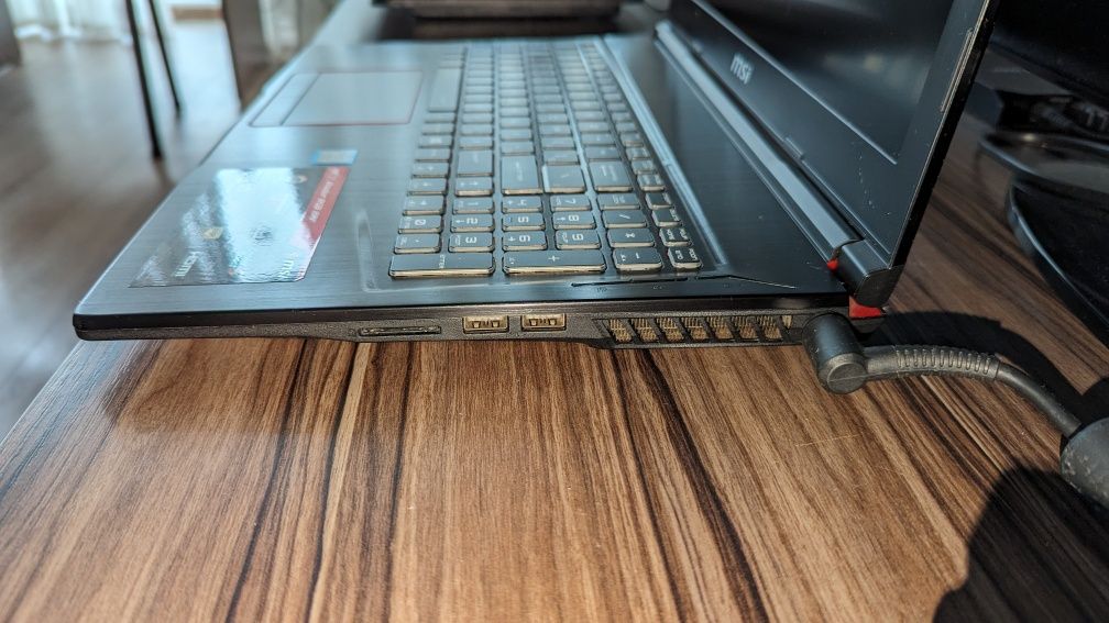 Ноутбук MSI  MS-16P5
