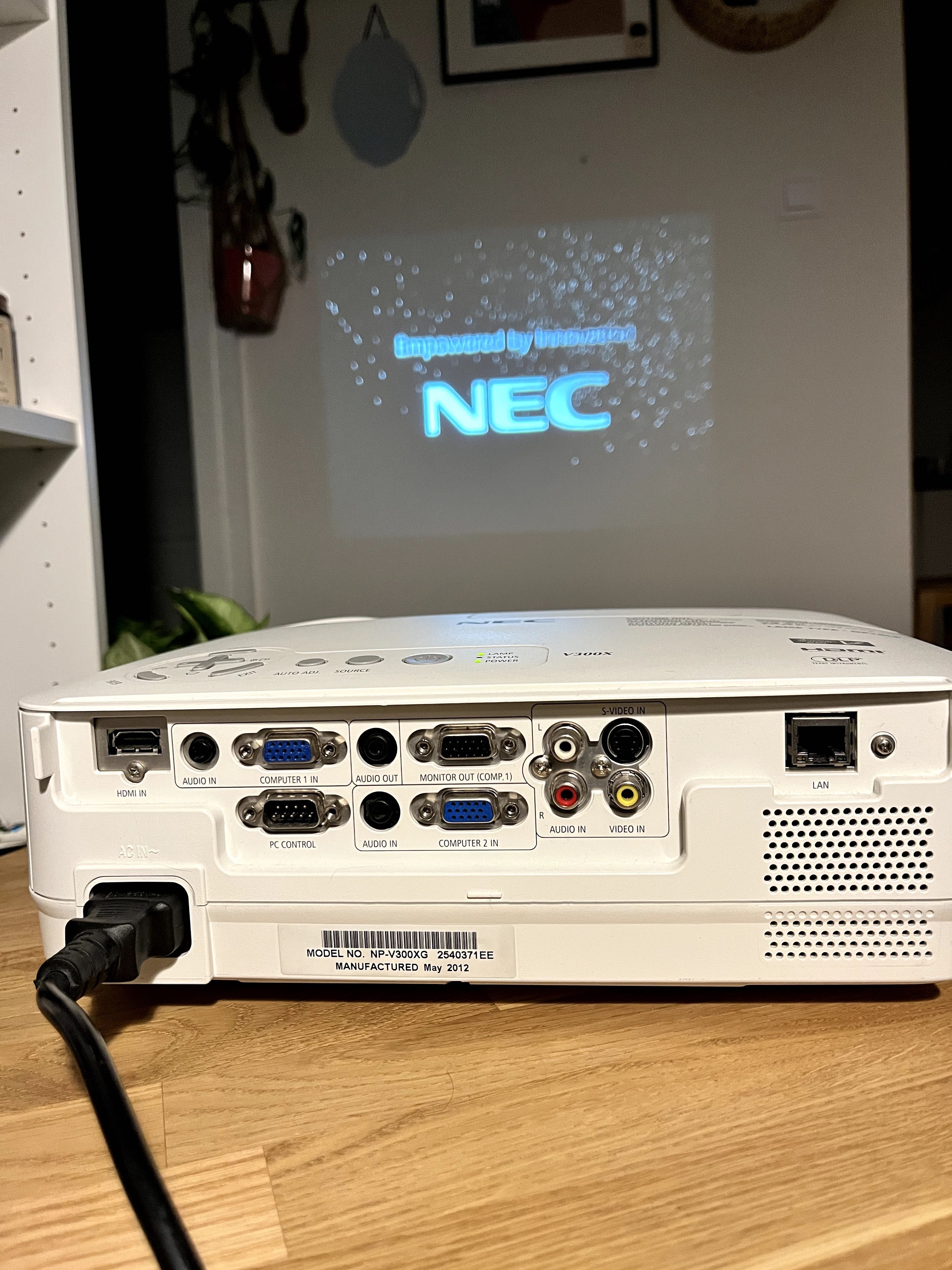 Projektor NEC V300X