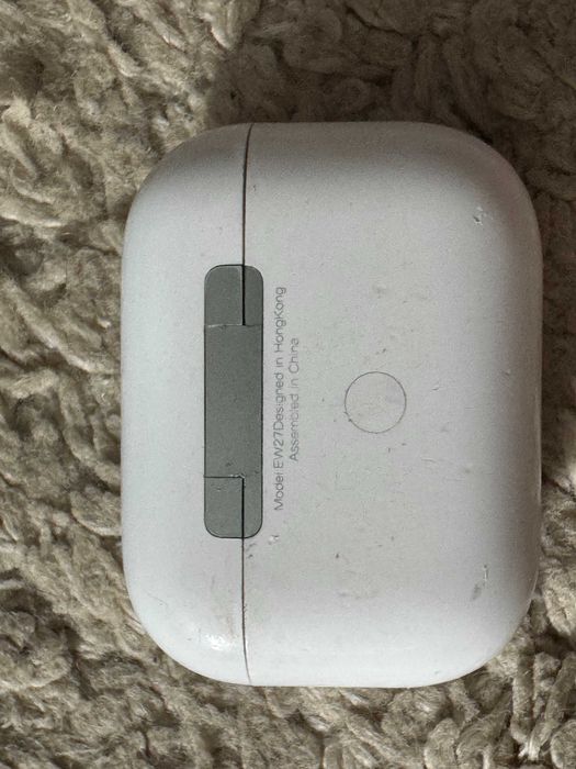 Кейс для наушников Apple Airpods