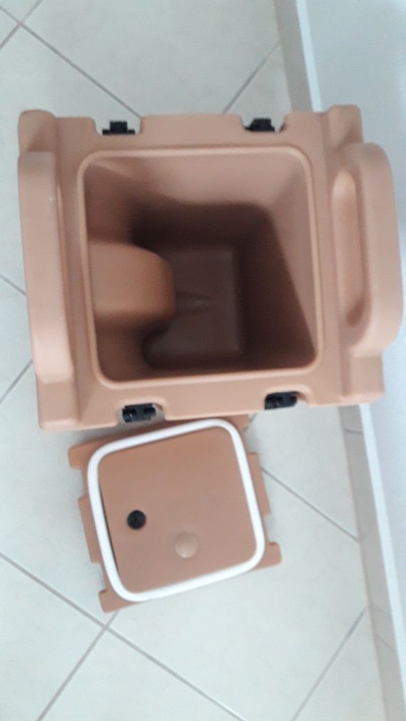 Termos Cambro o pojemności. 5,7 l.