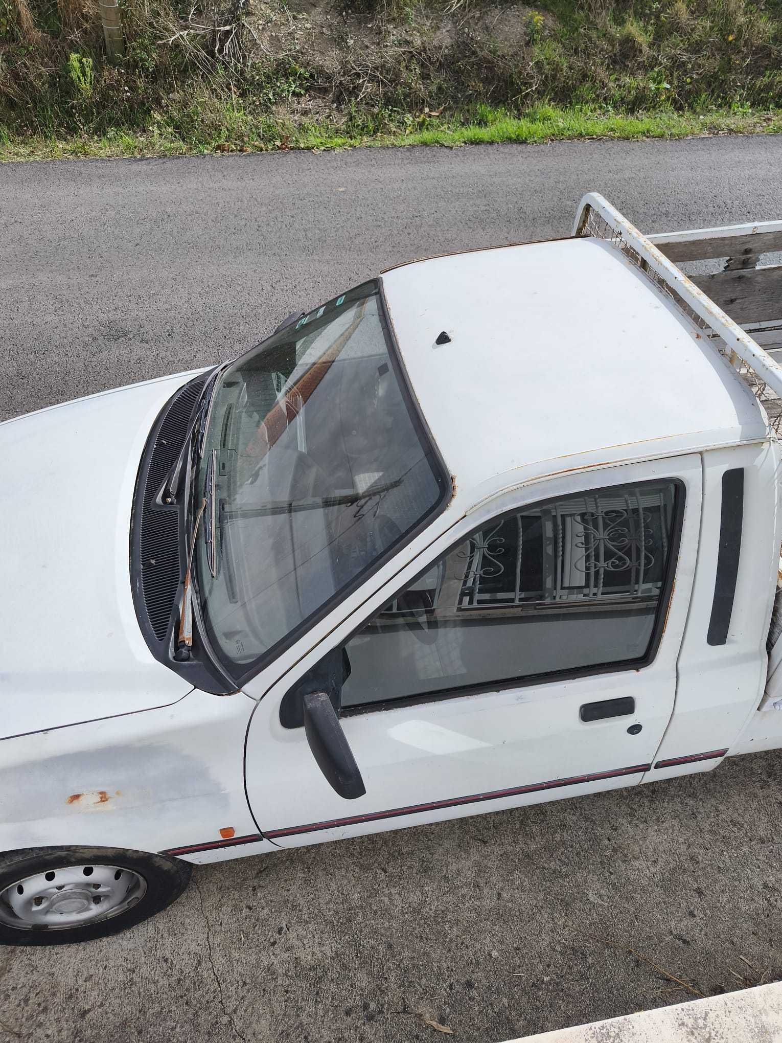 Ford P100 Caixa Aberta em Madeira