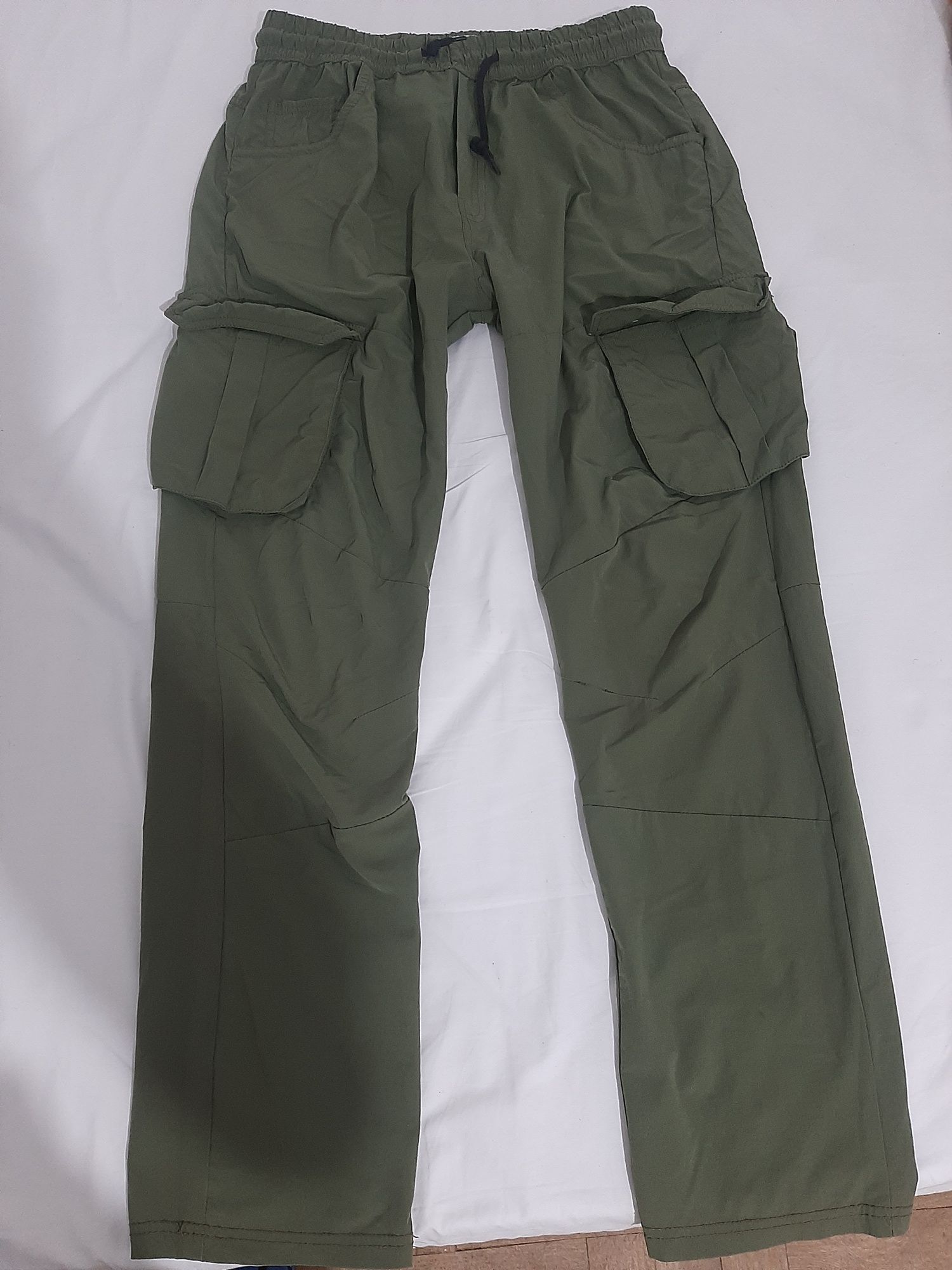 Calça verde Zara (Tamanho M) Original Unisexo disponível em bom estado