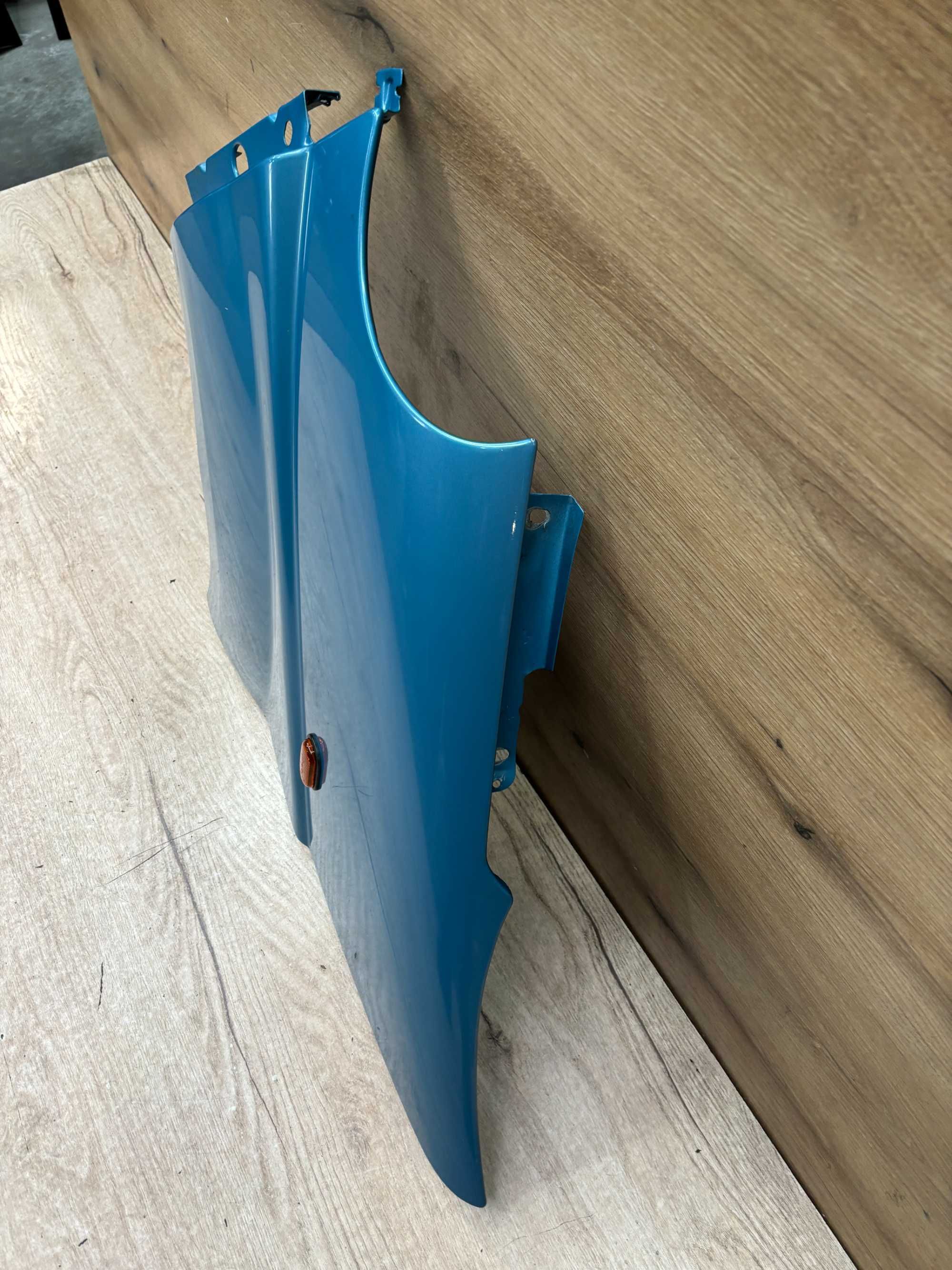 Błotnik przedni lewy Renault Trafic / Opel Vivaro kolor tef41
