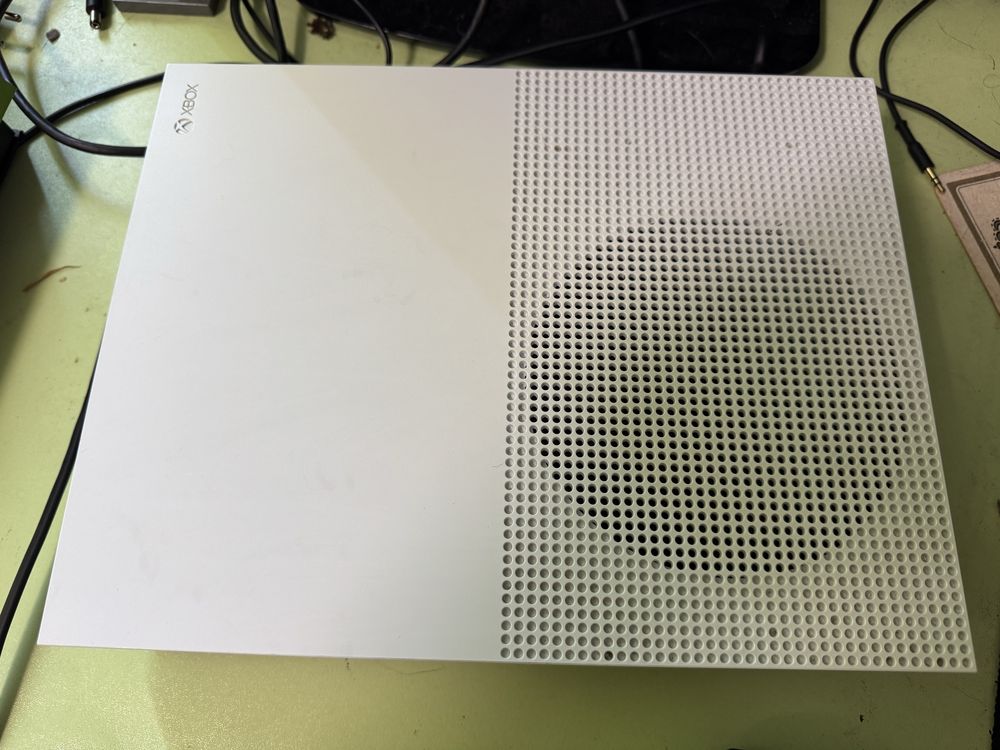 Комплект+гра! Ігрова консоль Xbox One S з Німеччини