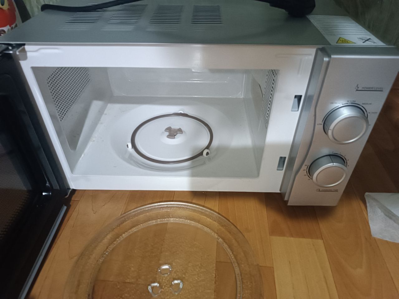 Продам микроволновую печь Сandy