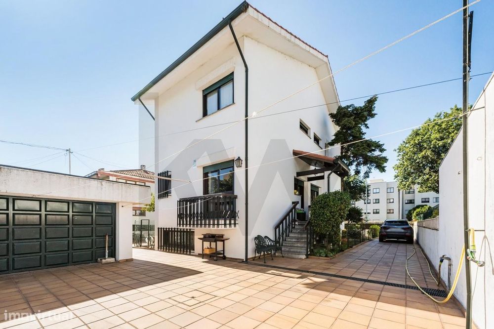 Moradia Isolada T8 com 4 Frentes | Ideal para Investimento | Polo Univ