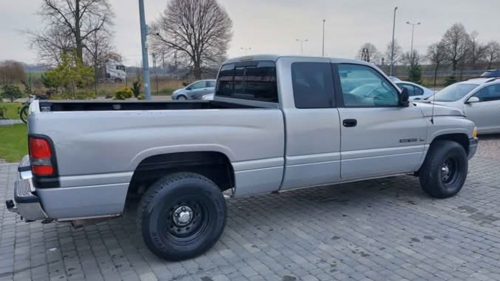 Dodge ram V8 magnum 5,2 tyl naped fajny kozak/zamiana