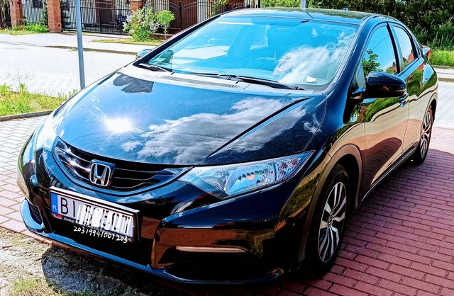 Sprzedam HONDA CIVIC  bezwypadkowa. I rejestracja 2015 Polecam !