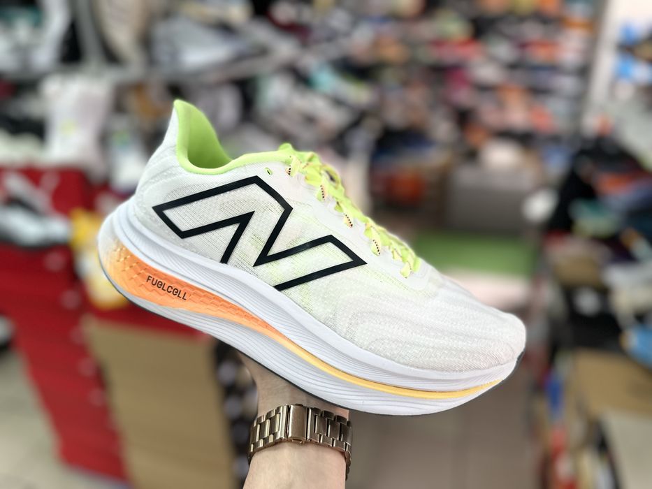 Бігові кросівки New balance Fuel Cell Trainer ( РОЗМІР 40, 42.5, 43 )