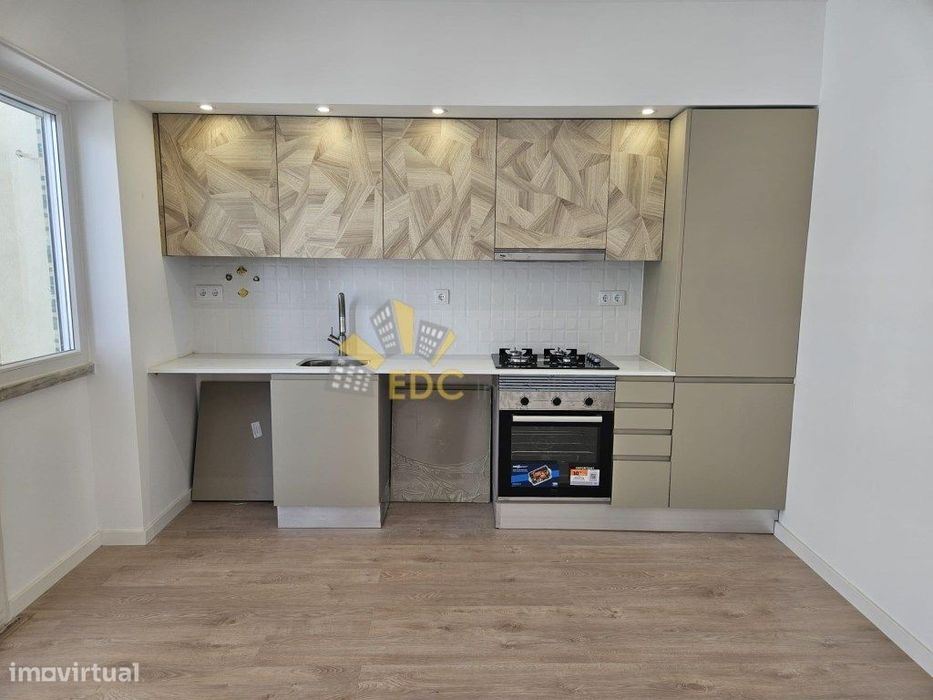 Apartamento T2 Remodelado | Localizado em Almada | Não perca a opor...