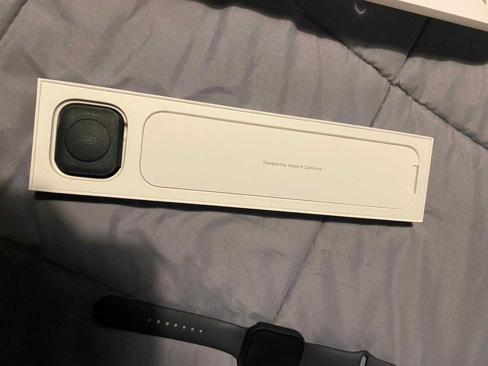 Apple Watch Series 8 45mm com caixa