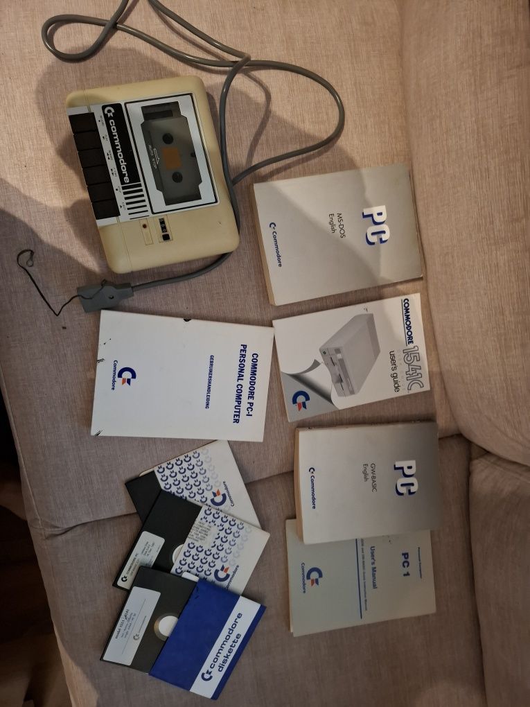 Commodore PC1 z monitorem i stacją dyskietek 1541– rzadki zestaw retro