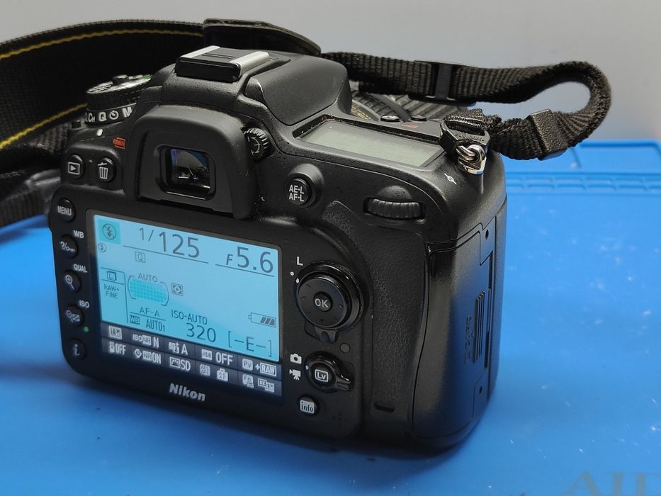 Зеркалка Nikon D7100 + Nikon 18-140 хорошее состояние