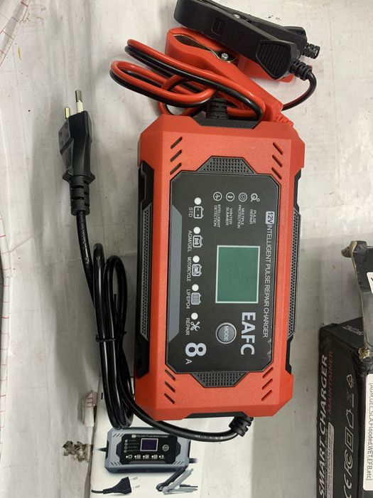 Продам автоматическое зарядное устройство 12В  8А