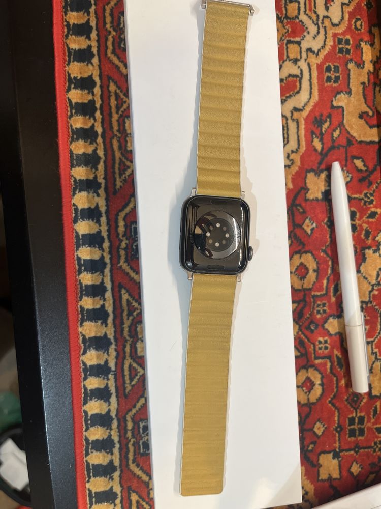 Apple Watch Series 6 (GPS + Cellular) 40mm