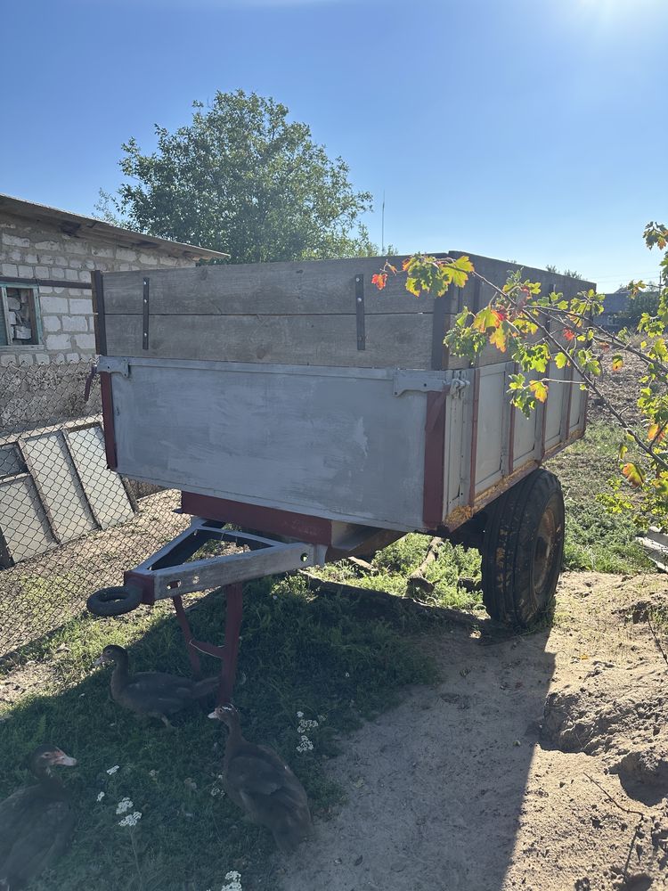Трактор Т-25А з причепом, навісним обладнанням