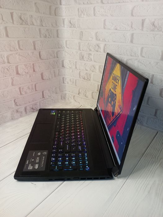 Геймерський ноутбук MSI GS76 Stealth RTX 3070 i9-11900H 32Gb RAM 1Tb