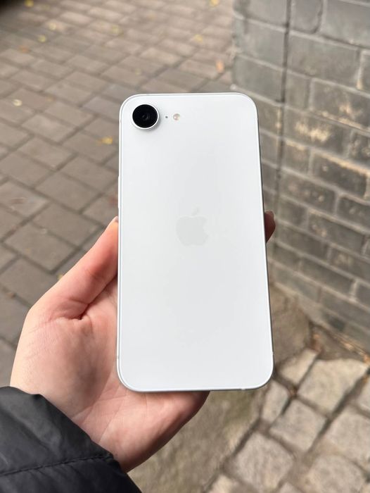 iPhone 16e 128gb neverlock (2 цикла)