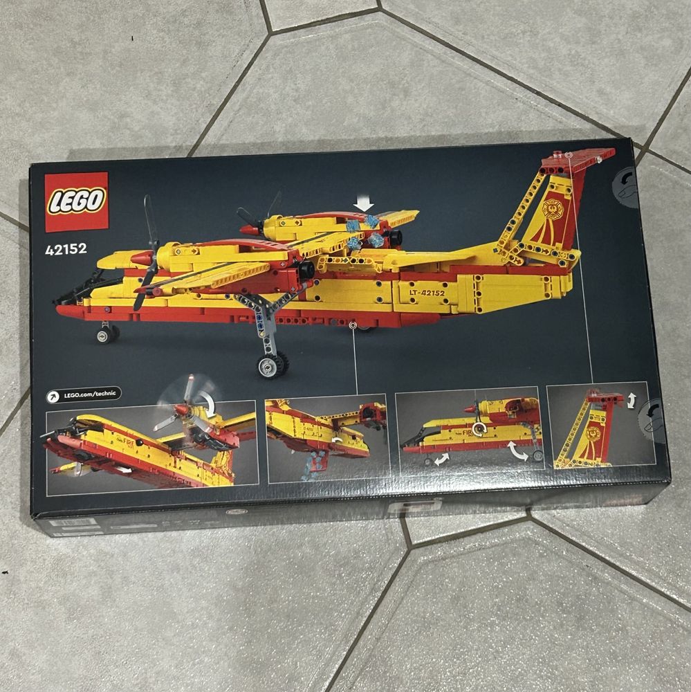 LEGO Technic Пожежний літак (42152)