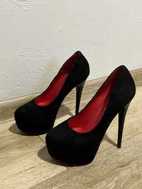 Жіночі туфлі